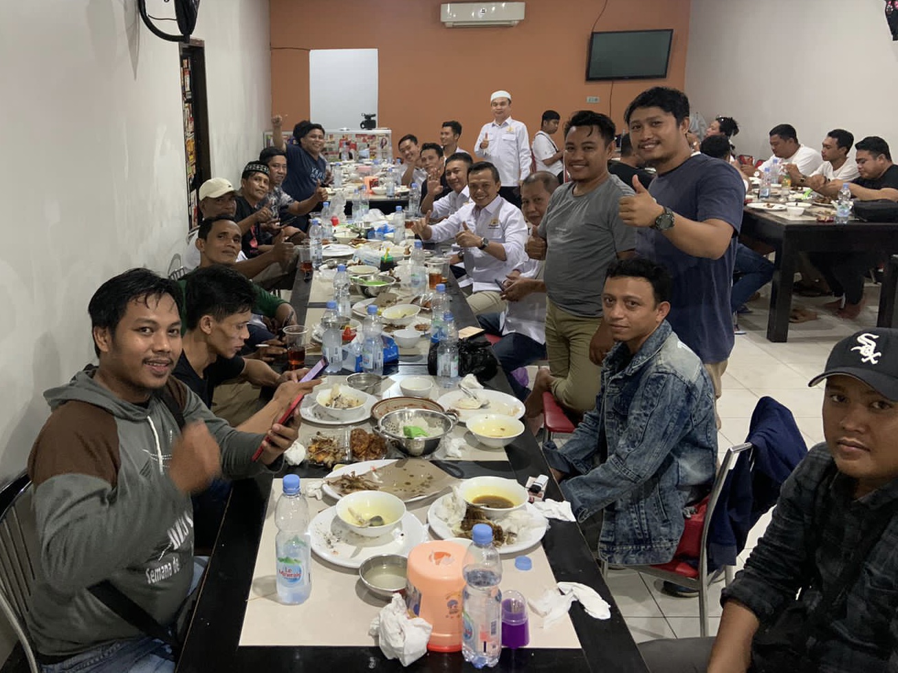 Suasana Bukber Kadin bersama Awak Media do salah satu Rumah Makan ternama di Unaaha, Selasa 26 April 2022.