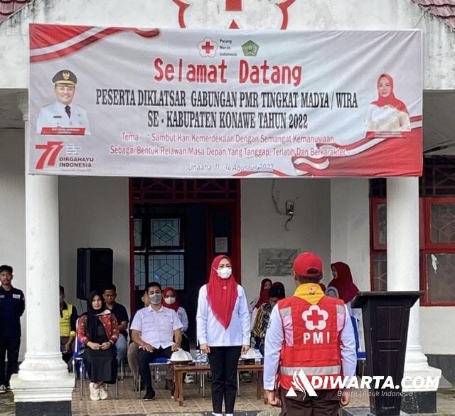 Titin Nurbaya Saranani membuka Diklatsar Palang Merah Remaja (PMR) tingkat Madya dan Wira se-Kabupaten Konawe