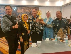 Ketua Kadin Sultra Anton Timbang Diganjar Penghargaan Sultra Awards 2023