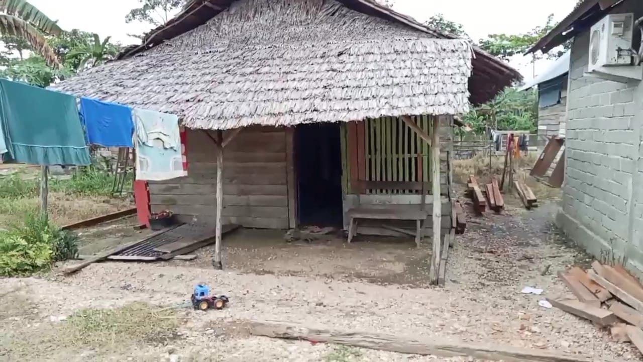Rumah warga di Kecamatan Wawotobi, Kabupaten Konawe yang menjadi penerima bantuan rehab rumah dari Baznas sebesar Rp10 juta. (Foto: Tangkapan Layar).