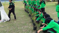 Mahasiswa Unilaki Hijaukan Pantai Tanjung Lalimbue, Dorong Wisata Konawe Bersahaja