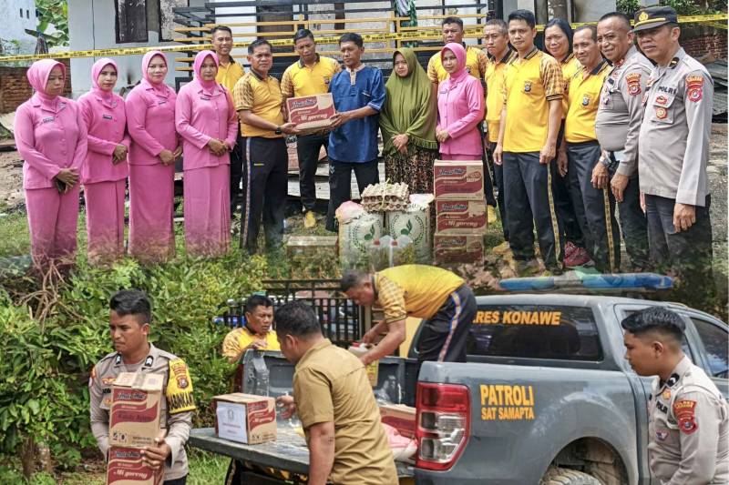 Polres Konawe Beri Bantuan Sosial kepada Korban Kebakaran di Puriala 1 1000351245 11zon 1