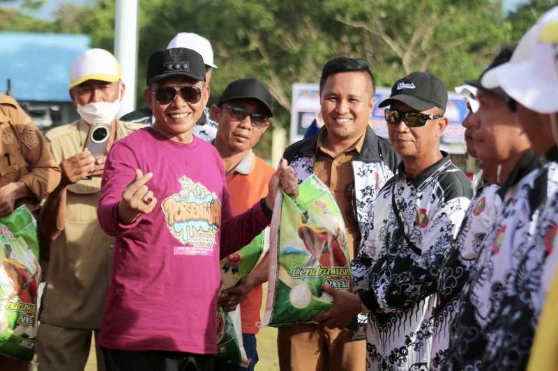 Porsenijar PGRI Konawe Digelar, Bupati Yusran Tekankan Kebersamaan dan Sportivitas 3 1000357771 11zon