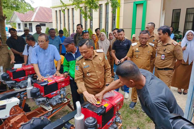 Alsintan Disalurkan, Bupati Konawe Optimistis Kinerja Petani Meningkat 2 1000361659 11zon