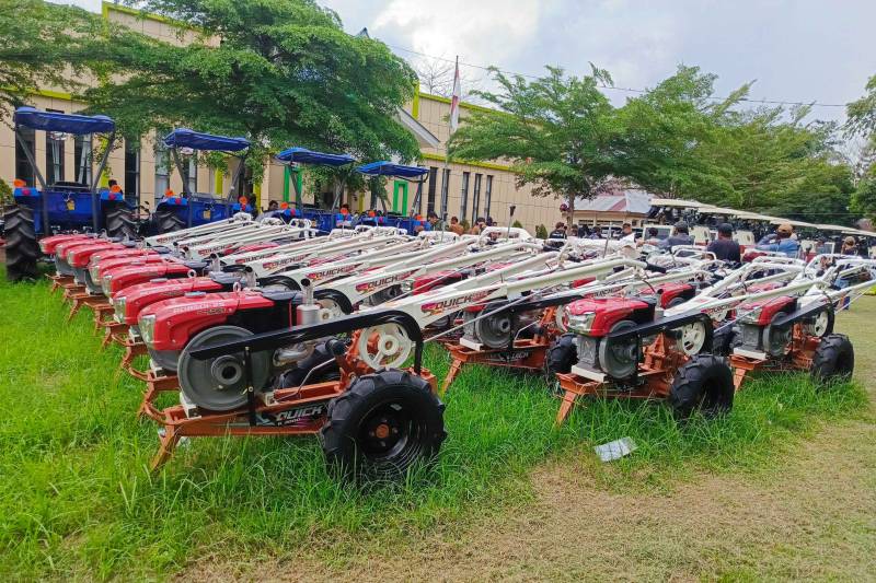 Alsintan Disalurkan, Bupati Konawe Optimistis Kinerja Petani Meningkat 3 1000361660 11zon