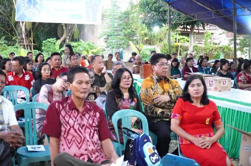 Hadiri Perayaan Natal dan HUT Gereja Toraja, Wabup Konawe Serukan Kebersamaan 3 1765912375483