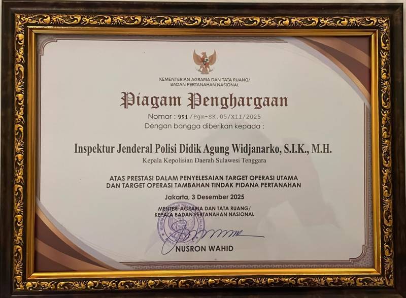 Kapolda Sultra Raih Pin Emas ATR/BPN Berkat Keberhasilan Berantas Mafia Tanah 3 IMG 20251204 WA0088