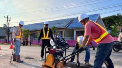 Peduli Keselamatan, Komunitas Abu Langit Tambal 33 Titik Jalan Berlubang di Kendari