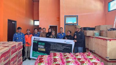 PT ANTAM Salurkan Bantuan Sembako untuk Korban Banjir di Konut